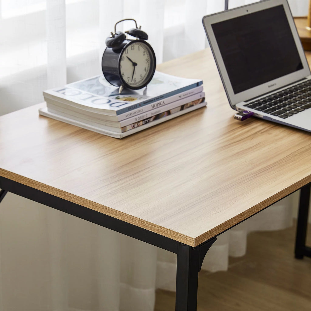 Desk with Extra Tabletop Space P886