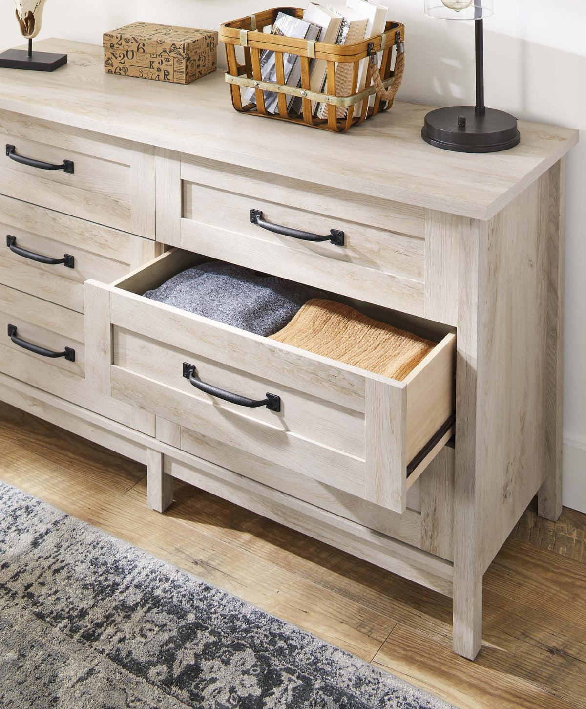 6 Drawer Dresser M87538