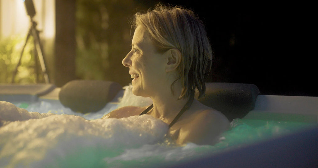 Square 6 Person Hot Tub & Spa with 140 Jets Q7158