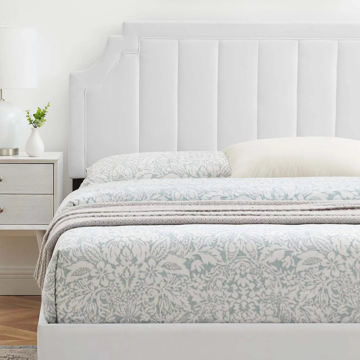 Twin Size White Velvet Platform Bed Frame K2420