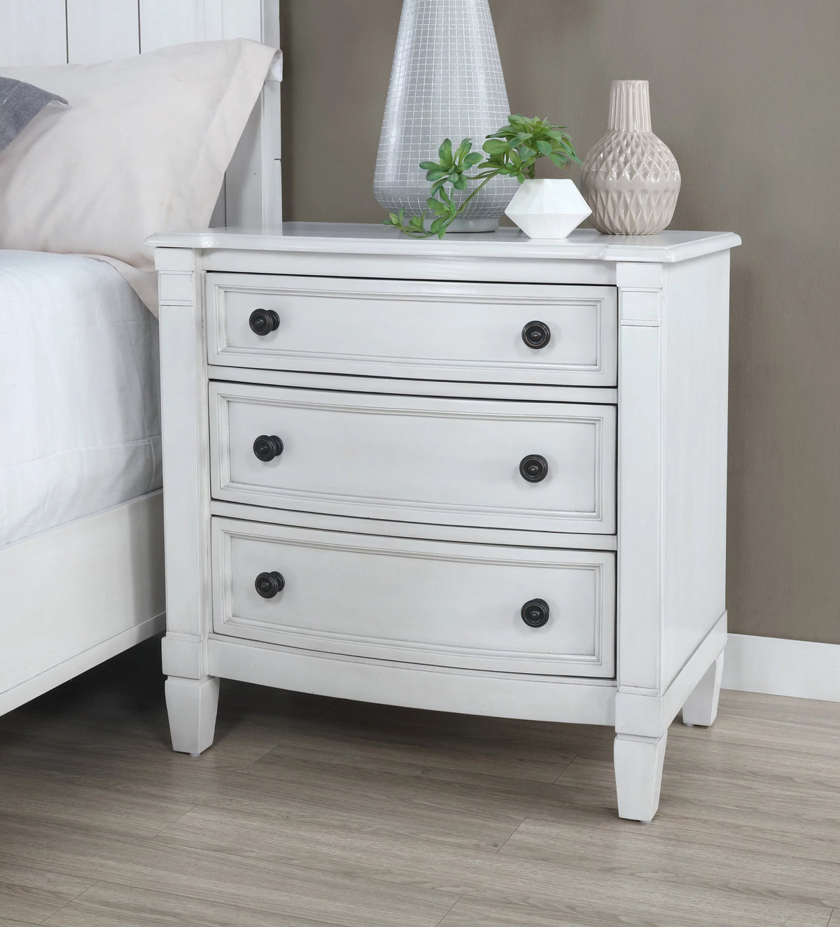 Wood King Bed with Dresser, Mirror, Two Nightstands, and Chest T7058