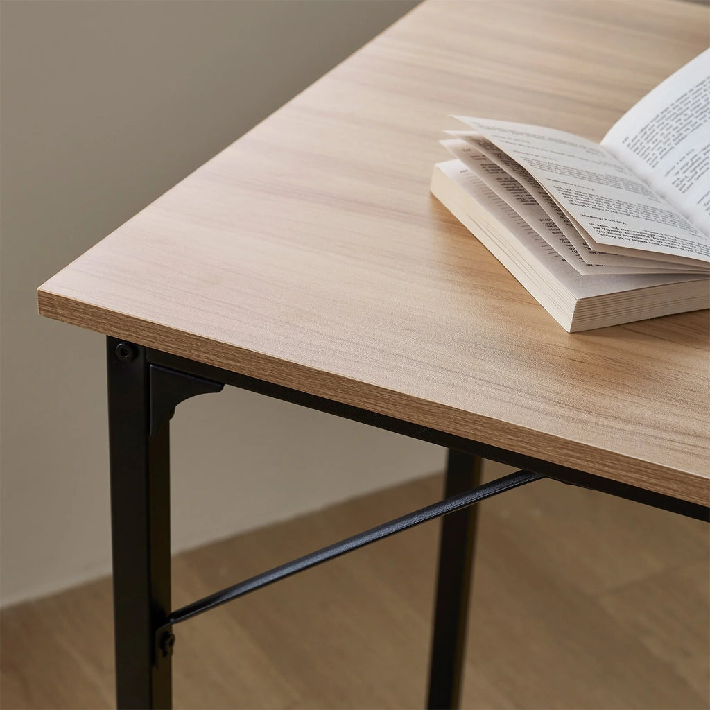 Desk with Extra Tabletop Space P886