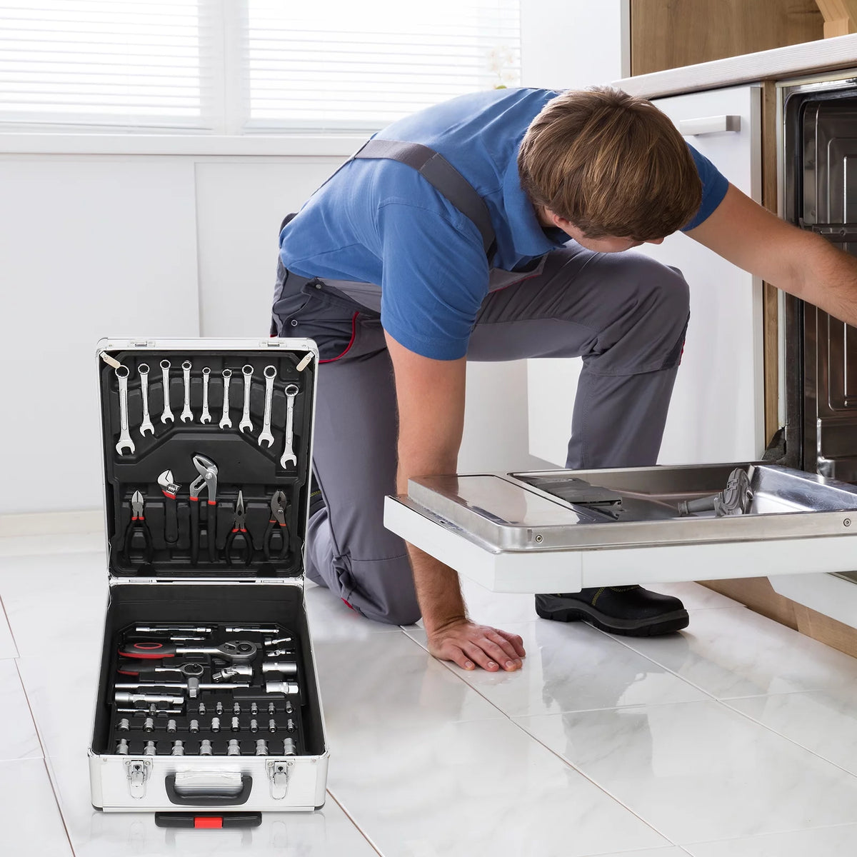 799 Pcs Hand Tool Set with Trolley Case J611