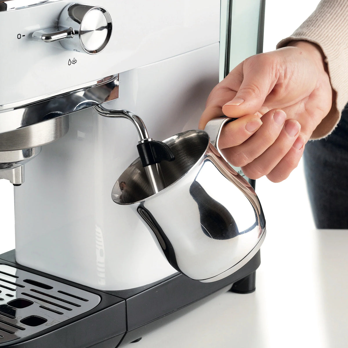 White Metal Coffee Machine N390