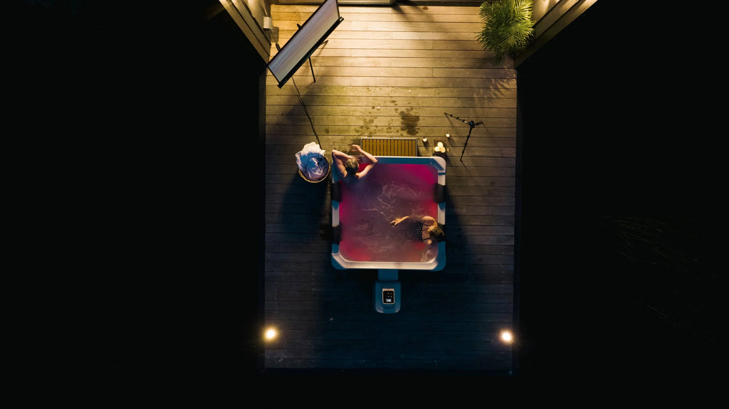 Square 6 Person Hot Tub & Spa with 140 Jets Q7158