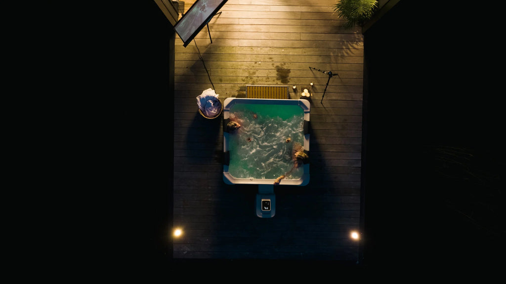 Square 6 Person Hot Tub & Spa with 140 Jets Q7158